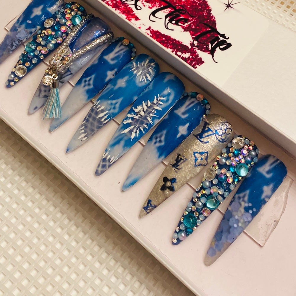 Press on nails
